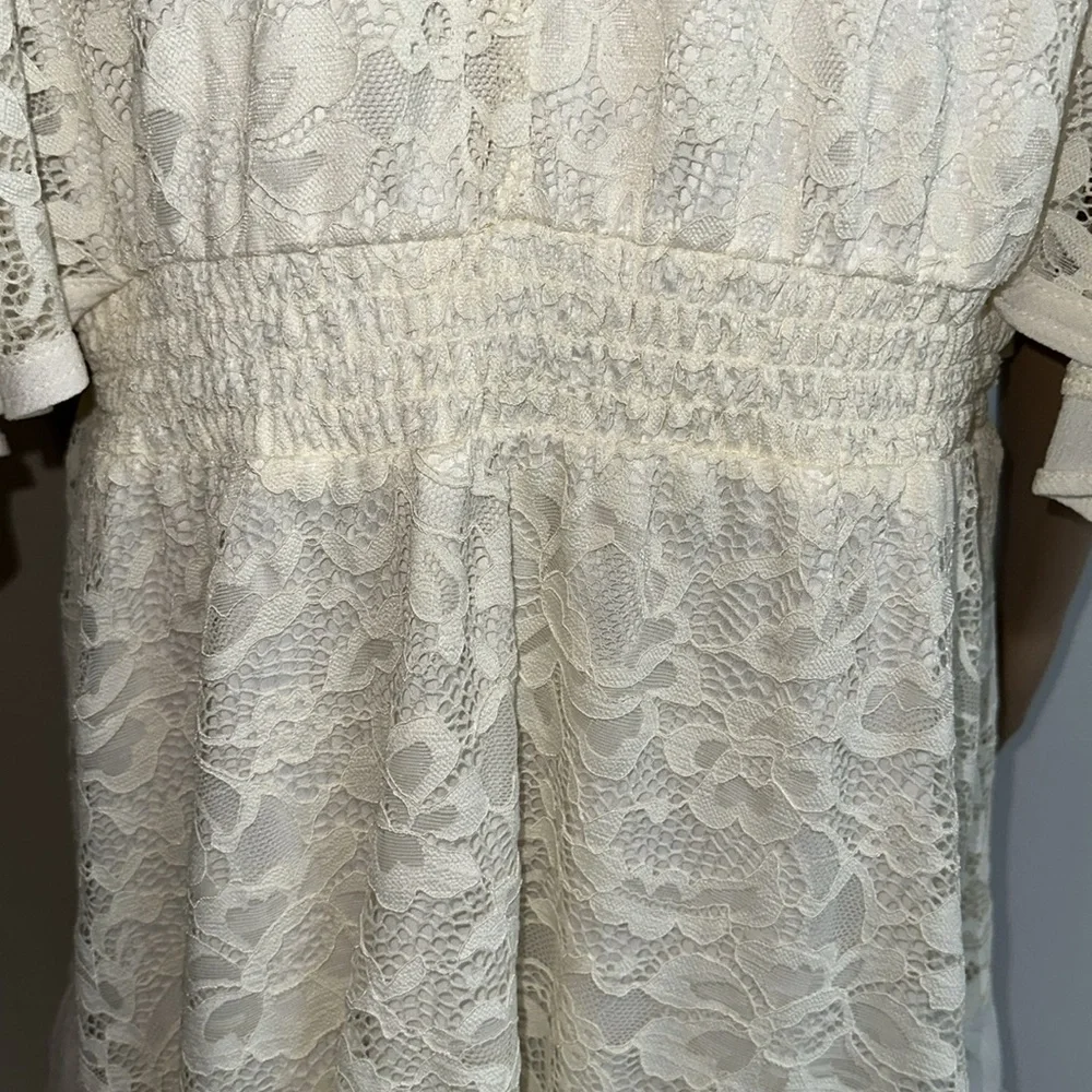 NWT TORRID Cream Lace V-Neck Romper Size 2. - Picture 6 of 16
